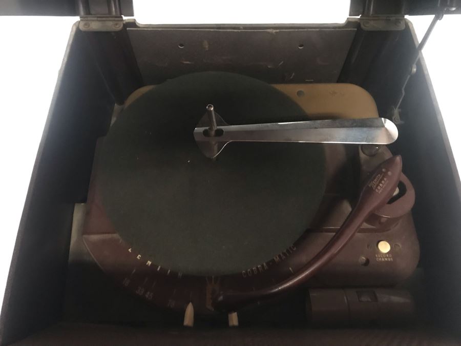 Vintage ZENITH Bakelite Tube Record Player Radio (Turns On - Not Sure If Record Player Is Working) With MIDMARK Modular Cabinet With Chrome Base On Casters [Photo 6]