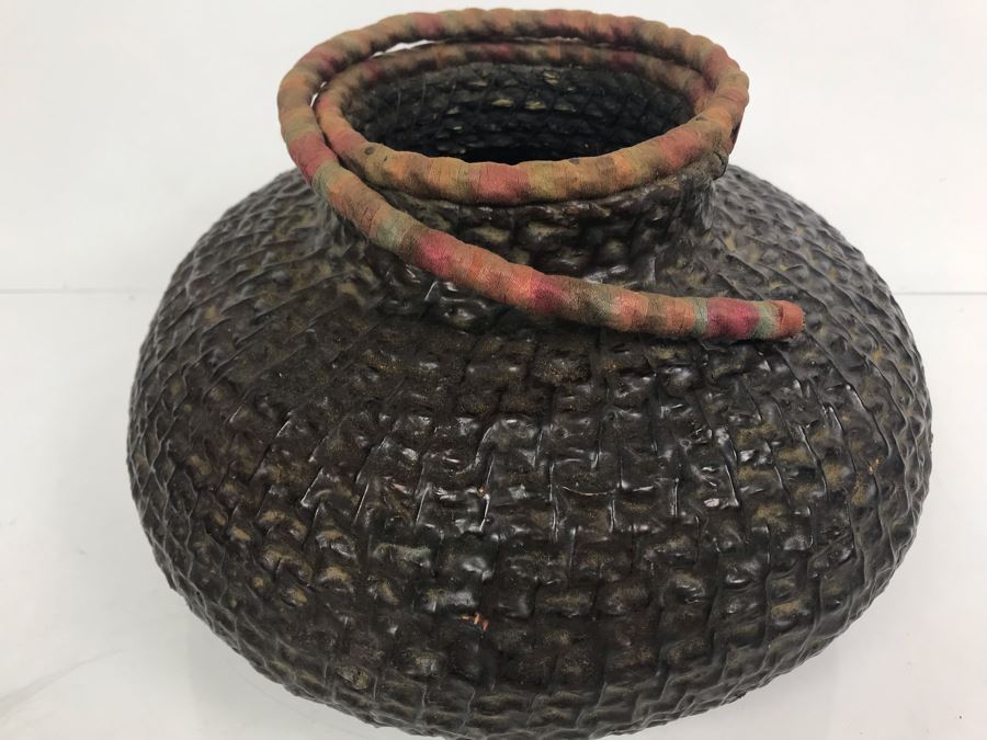 Vintage Pitch Pot Navajo / Apache Native American 12'W X 7'H [Photo 2]