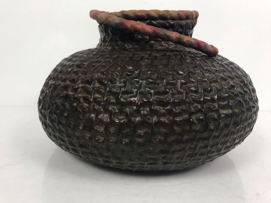 Vintage Pitch Pot Navajo / Apache Native American 12'W X 7'H [Photo 3]