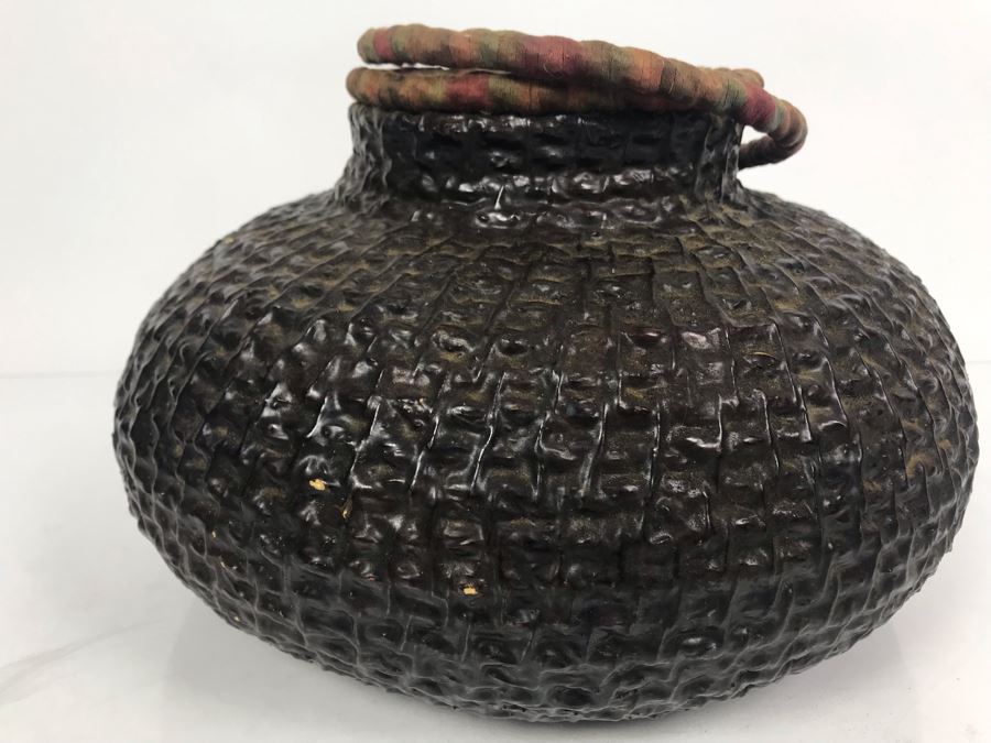 Vintage Pitch Pot Navajo / Apache Native American 12'W X 7'H [Photo 4]