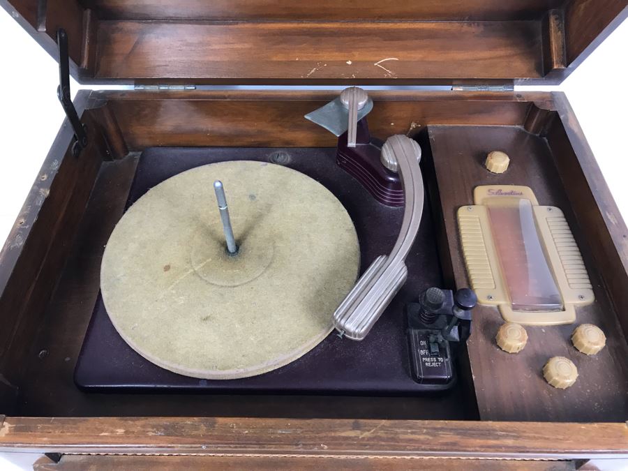 Vintage Art Deco Sears Silvertone Tube Record Player And Radio With Wooden Cabinet - Great Look - Needs Servicing Catalog No 7080 19.5'W X 13.5'D X 12'H [Photo 3]
