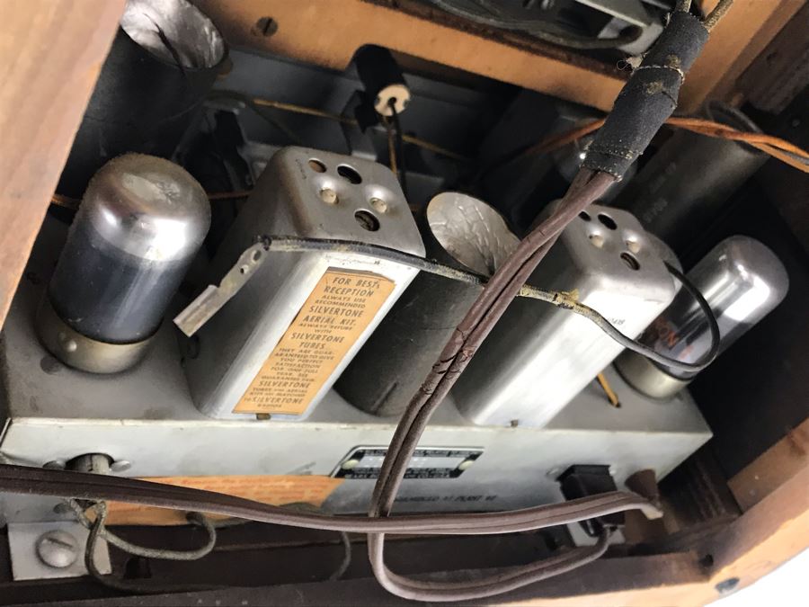 Vintage Art Deco Sears Silvertone Tube Record Player And Radio With Wooden Cabinet - Great Look - Needs Servicing Catalog No 7080 19.5'W X 13.5'D X 12'H [Photo 13]