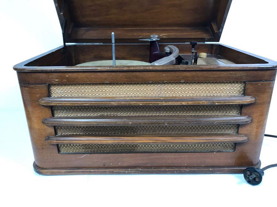 Vintage Art Deco Sears Silvertone Tube Record Player And Radio