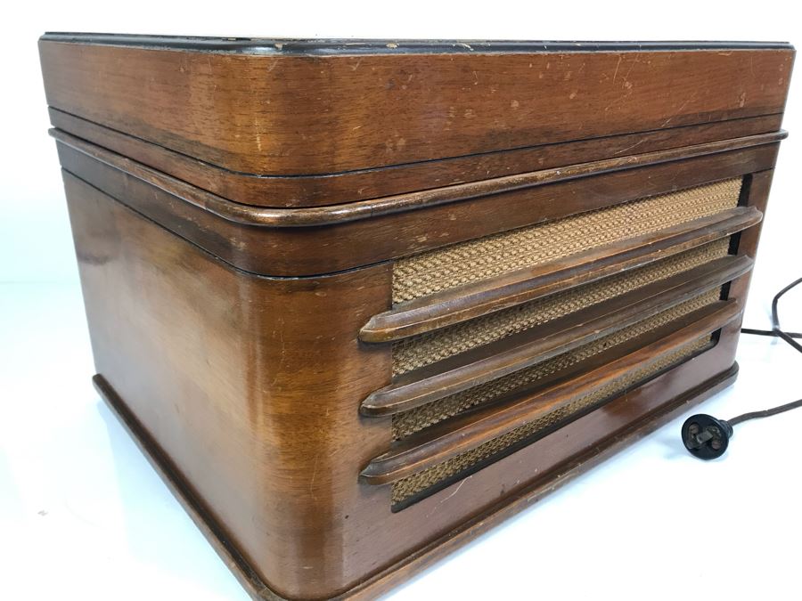 Vintage Art Deco Sears Silvertone Tube Record Player And Radio With Wooden Cabinet - Great Look - Needs Servicing Catalog No 7080 19.5'W X 13.5'D X 12'H [Photo 9]