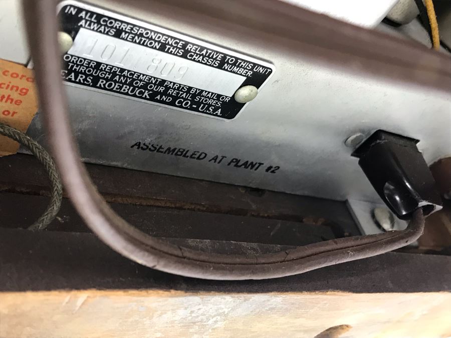 Vintage Art Deco Sears Silvertone Tube Record Player And Radio With Wooden Cabinet - Great Look - Needs Servicing Catalog No 7080 19.5'W X 13.5'D X 12'H [Photo 21]