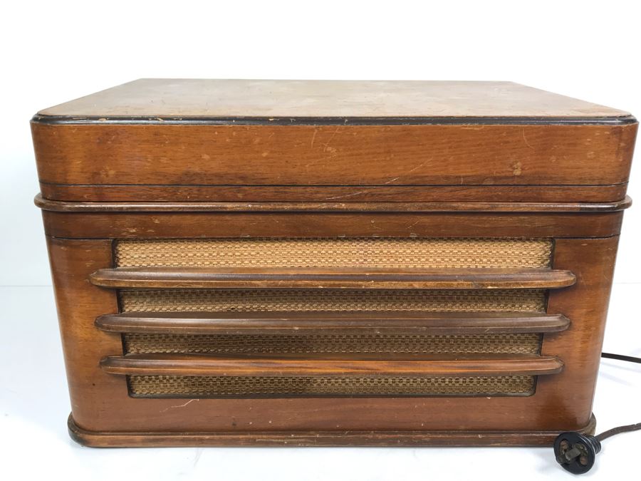 Vintage Art Deco Sears Silvertone Tube Record Player And Radio With Wooden Cabinet - Great Look - Needs Servicing Catalog No 7080 19.5'W X 13.5'D X 12'H [Photo 8]