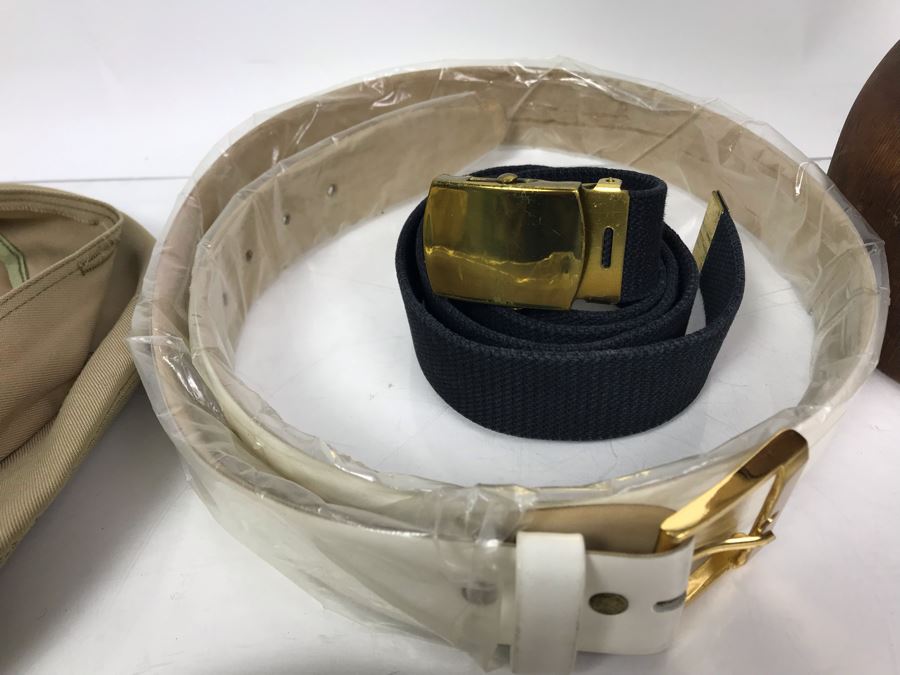 Various USN Hats, Belts And Gloves From William 'Bill' H. Harris, RADM, USN (Ret.) [Photo 4]