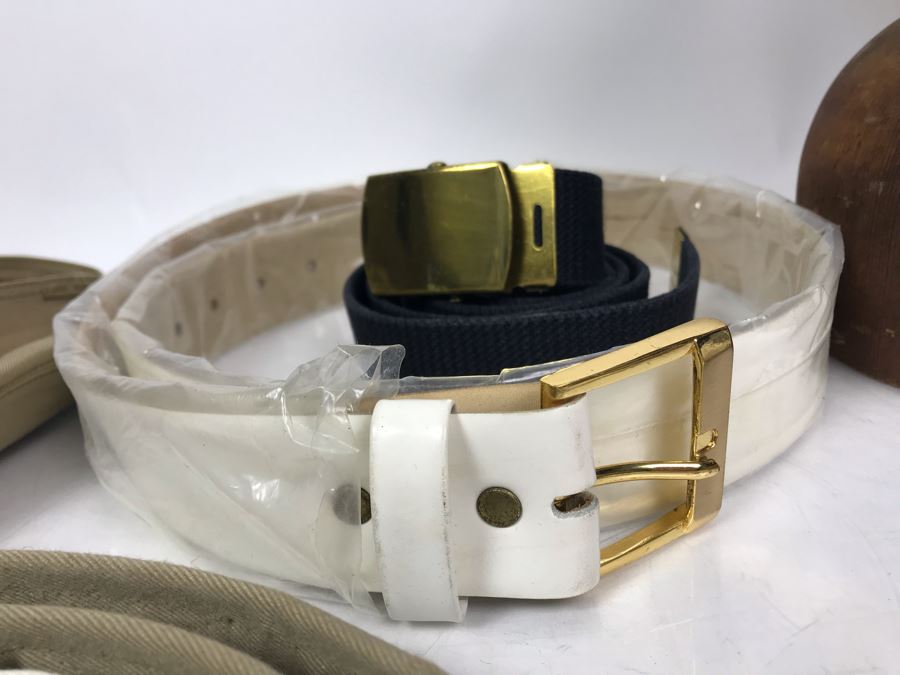 Various USN Hats, Belts And Gloves From William 'Bill' H. Harris, RADM, USN (Ret.) [Photo 3]