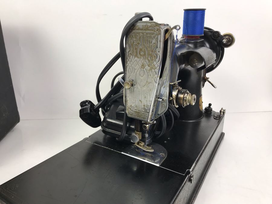 SINGER Featherweight Sewing Machine With Original Case And Pedal From William 'Bill' H. Harris, RADM, USN (Ret.) [Photo 9]