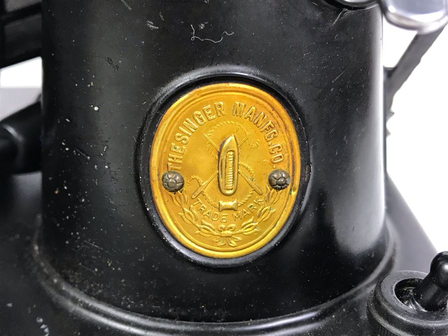 SINGER Featherweight Sewing Machine With Original Case And Pedal From William 'Bill' H. Harris, RADM, USN (Ret.) [Photo 6]