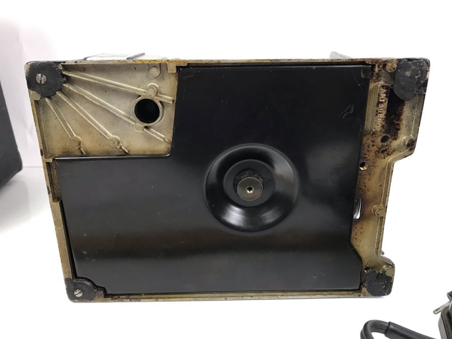 SINGER Featherweight Sewing Machine With Original Case And Pedal From William 'Bill' H. Harris, RADM, USN (Ret.) [Photo 19]