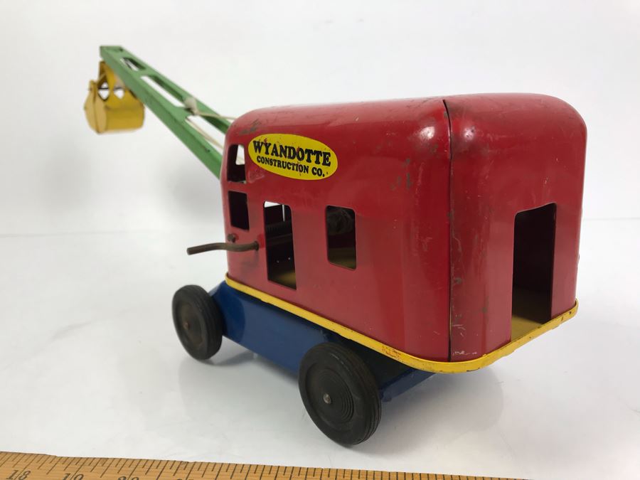 Vintage 1940/50's Wyandotte Construction Co Pressed Steel Toy Crane [Photo 9]