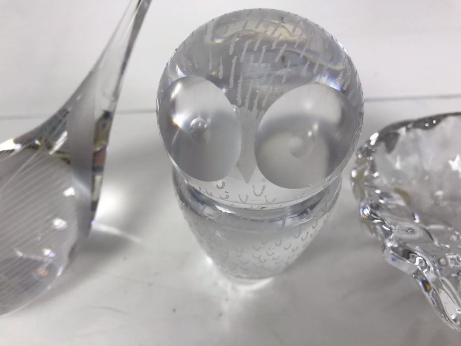 Pair Of Signed Vicke Lindstrand Kosta Boda Pioneer Swedish Glass Artist Animal Figurines: Owl And Bird And Signed BACCARAT France Crystal Dish [Photo 5]