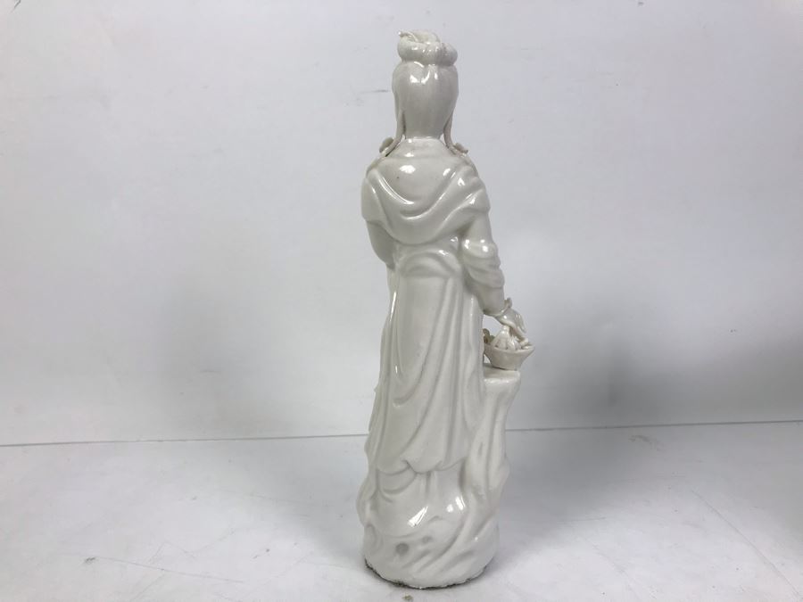 Signed White Chinese Blanc de Chine Porcelain Figure of Guanyin Guan Yin And Decorative Elephant Figurine [Photo 8]