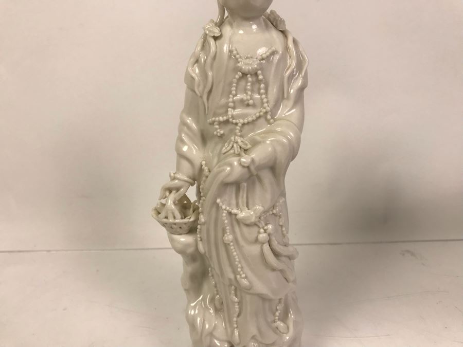 Signed White Chinese Blanc de Chine Porcelain Figure of Guanyin Guan Yin And Decorative Elephant Figurine [Photo 6]