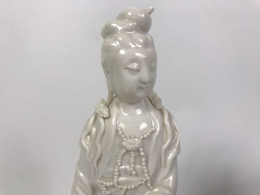 Signed White Chinese Blanc de Chine Porcelain Figure of Guanyin Guan Yin And Decorative Elephant Figurine [Photo 5]