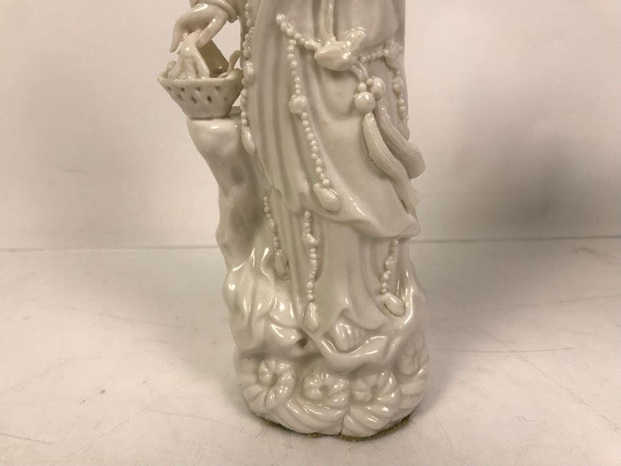 Signed White Chinese Blanc de Chine Porcelain Figure of Guanyin Guan Yin And Decorative Elephant Figurine [Photo 7]