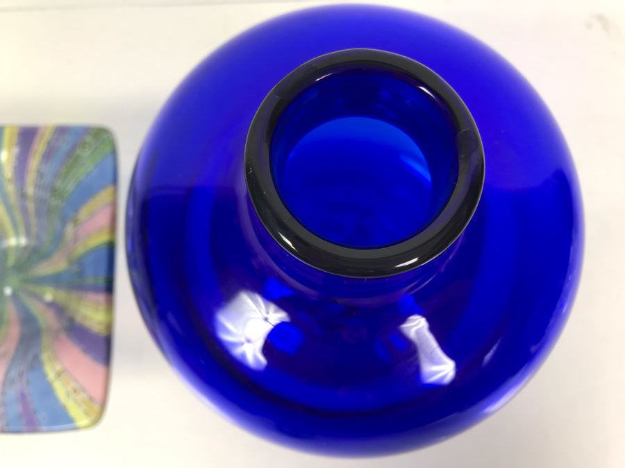 Signed Higgins Art Glass Bowl Dish 5'W And Hand Blown Art Glass Cobalt Blue Bottle Vase 7'H [Photo 6]