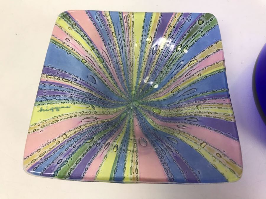 Signed Higgins Art Glass Bowl Dish 5'W And Hand Blown Art Glass Cobalt Blue Bottle Vase 7'H [Photo 4]