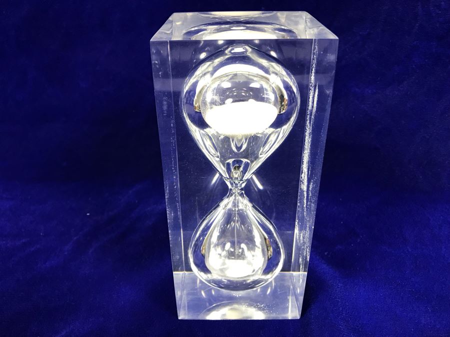 Vintage Mid Century Lucite Hourglass 7h 6815