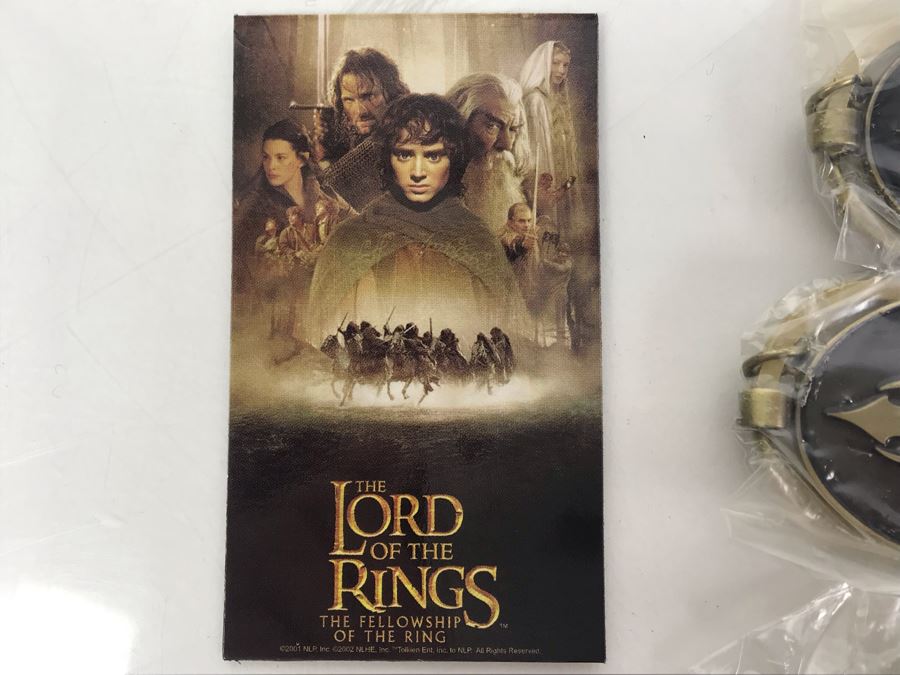 The Lord Of The Rings Movie Promotional Items Including Keychains, Button And Fridge Magnets [Photo 9]