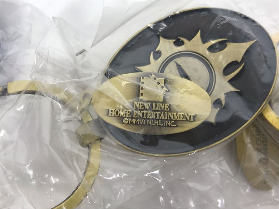 The Lord Of The Rings Movie Promotional Items Including Keychains, Button And Fridge Magnets [Photo 7]
