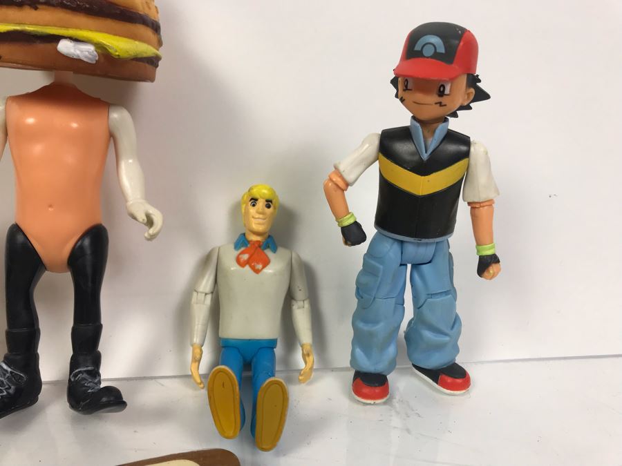 Vintage Toy Lot With Vintage 1976 McDonalds Hamburglar, Walt Disney Mickey Mouse And Donald Duck, King Kong Magnets, Nesting Dolls, Scooby Doo And Pokemon Action Figures [Photo 8]