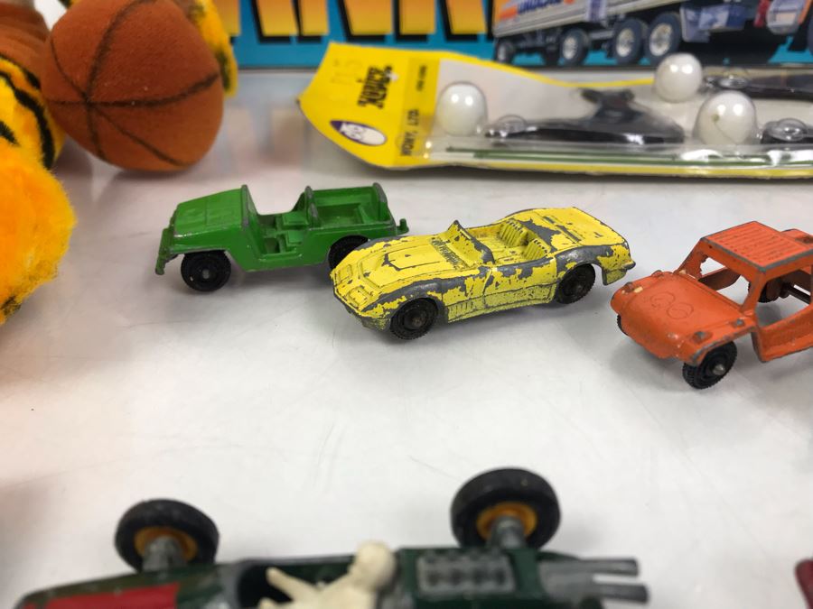 Various Matchbox Cars, Tootsie Cars, Sambo's Restaurant Hooper Tiger Plush Toy, New Seal Mobile And Super Tanker Unocal 76 Truck New Old Stock [Photo 8]