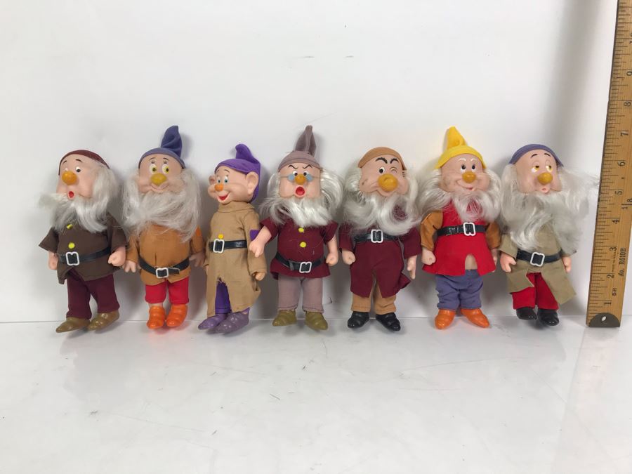 (7) Snow White And The Seven Dwarfs Vinyl Dolls Figurines [Photo 2]