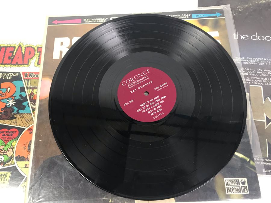 (4) Vintage Vinyl Records: Cheap Thrills Big Brother & The Holding Company (Janis Joplin), The Doors, Ray Charles And The Beatles [Photo 10]