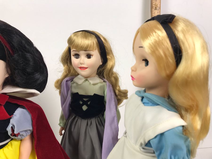Various Vintage Dolls Including Walt Disney's Cinderella, Snow White, Sleeping Beauty, Alice In Wonderland Designed By Faith Wick For R. Dakin (Some With Original Disneyland Price Tags) [Photo 14]