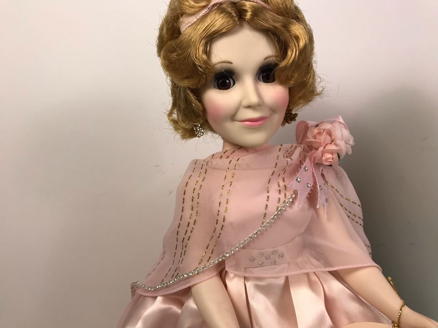 Large Madame Alexander Doll And Faith Wick For Elegante Dools By Dakin 19'H [Photo 6]