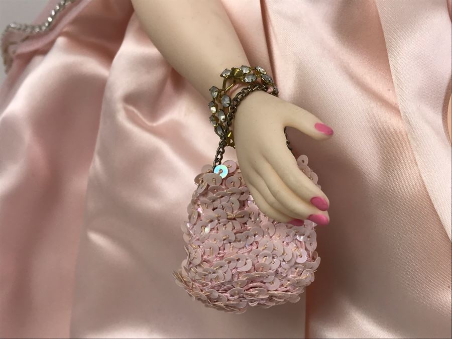 Large Madame Alexander Doll And Faith Wick For Elegante Dools By Dakin 19'H [Photo 5]