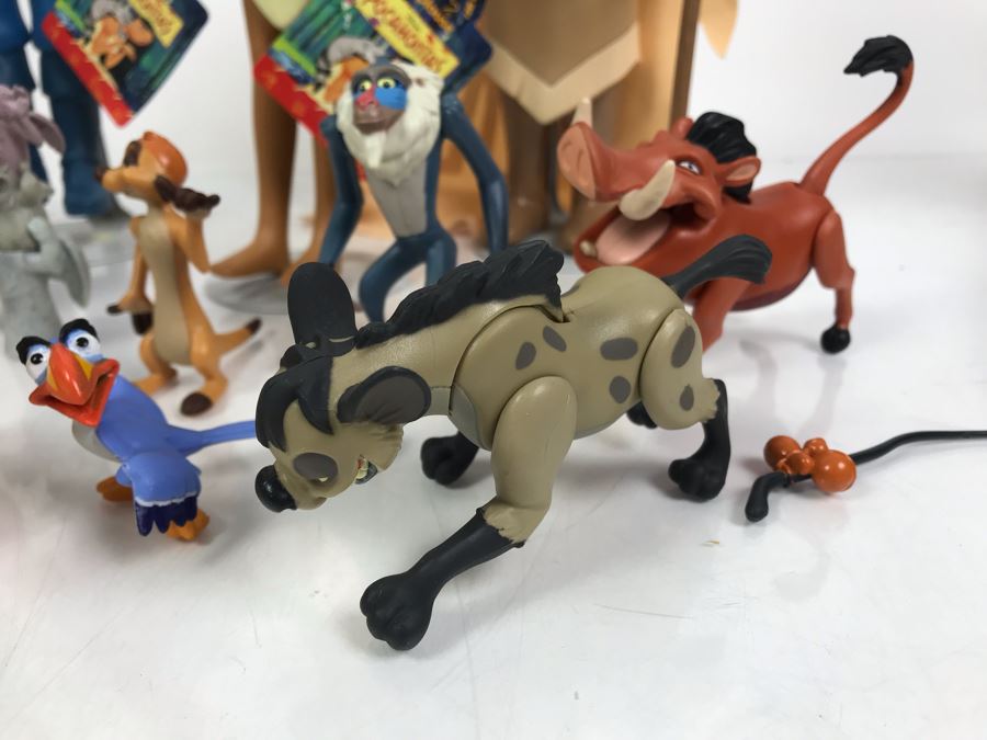 Various Disney Dolls Including Pocahontas Some With Original Tags And Vintage Warner Bros Porky Pig Doll [Photo 5]