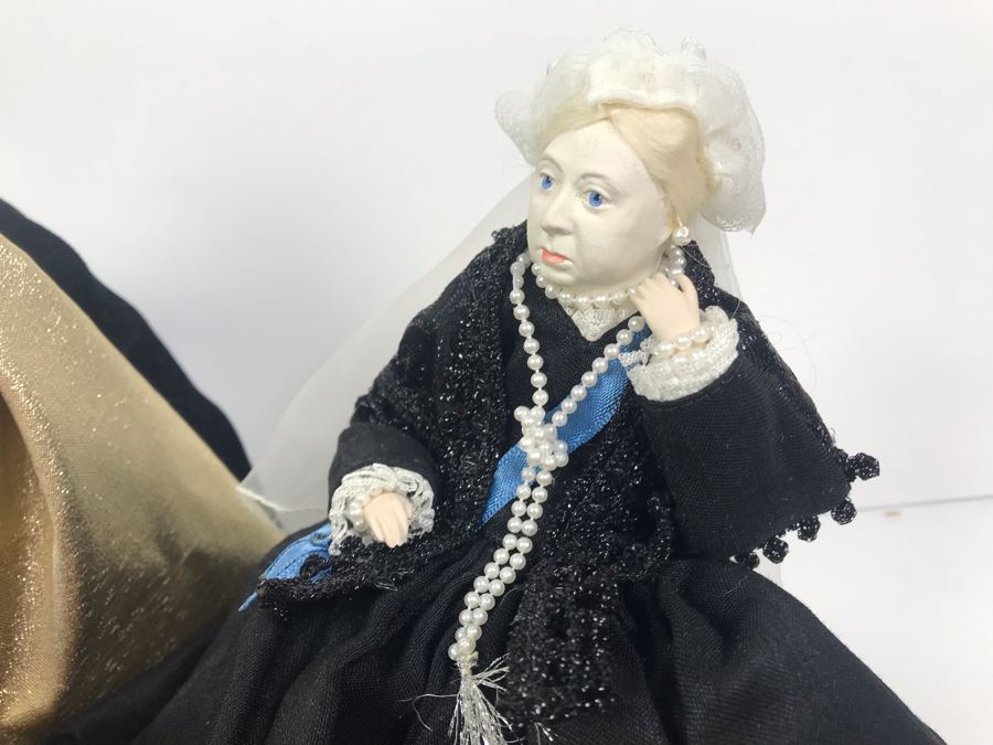 Vintage 1970's Limited Edition Peggy Nisbet Dolls With Certificates Of Authenticity: Queen Elizabet I, Queen Victoria, H.R.H. Prince Philip, H.M. Queen Elizabeth II And Lade Jane Grey All Signed By Alison Nisbet On Cert [Photo 23]