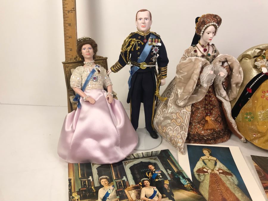 Vintage 1970's Limited Edition Peggy Nisbet Dolls With Certificates Of Authenticity: Queen Elizabet I, Queen Victoria, H.R.H. Prince Philip, H.M. Queen Elizabeth II And Lade Jane Grey All Signed By Alison Nisbet On Cert [Photo 20]