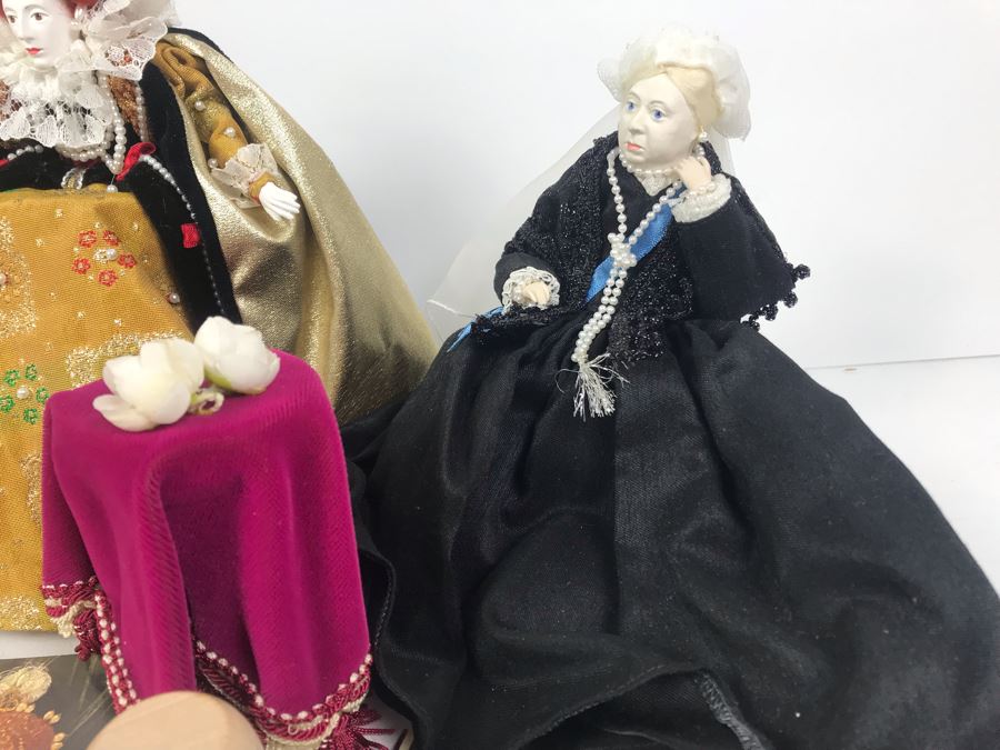 Vintage 1970's Limited Edition Peggy Nisbet Dolls With Certificates Of Authenticity: Queen Elizabet I, Queen Victoria, H.R.H. Prince Philip, H.M. Queen Elizabeth II And Lade Jane Grey All Signed By Alison Nisbet On Cert [Photo 22]
