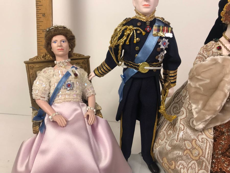 Vintage 1970's Limited Edition Peggy Nisbet Dolls With Certificates Of Authenticity: Queen Elizabet I, Queen Victoria, H.R.H. Prince Philip, H.M. Queen Elizabeth II And Lade Jane Grey All Signed By Alison Nisbet On Cert [Photo 8]