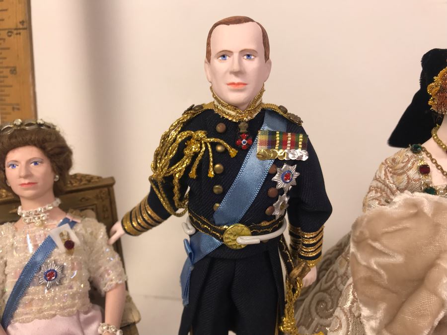 Vintage 1970's Limited Edition Peggy Nisbet Dolls With Certificates Of Authenticity: Queen Elizabet I, Queen Victoria, H.R.H. Prince Philip, H.M. Queen Elizabeth II And Lade Jane Grey All Signed By Alison Nisbet On Cert [Photo 7]