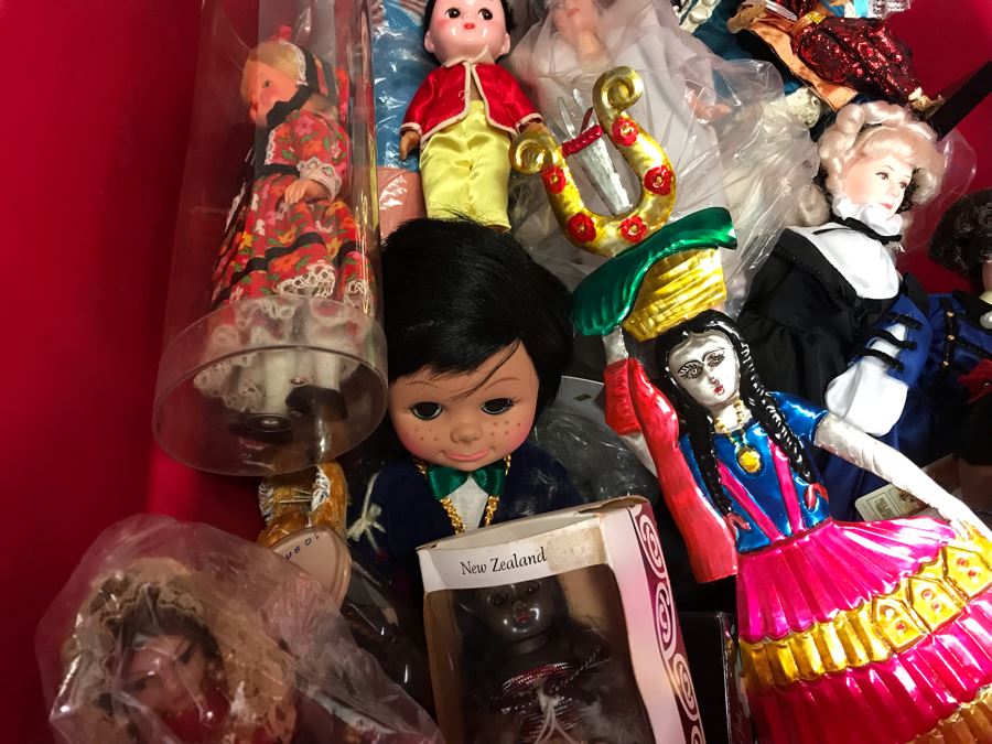 MEGA Vintage Doll Lot With 30' Mattel Marie Osmond Doll, Native American Barbie Doll, International Dolls, Disney Dolls And Tons More - 6 Large Tubs Filled! - See Photos [Photo 26]