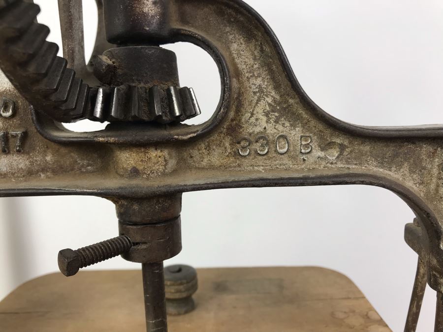 Vintage Dazey Churn & Mfg Co Industrial Mechanical Hand Crank Butter Churn St. Louis, MO 25'H [Photo 20]