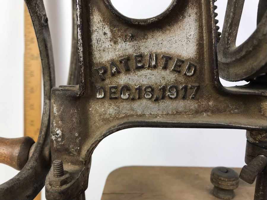 Vintage Dazey Churn & Mfg Co Industrial Mechanical Hand Crank Butter Churn St. Louis, MO 25'H [Photo 19]