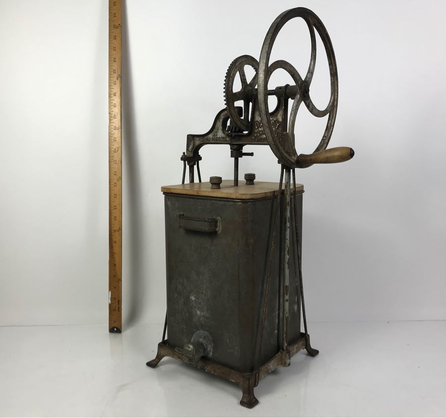 Vintage Dazey Churn & Mfg Co Industrial Mechanical Hand Crank Butter Churn St. Louis, MO 25'H [Photo 3]