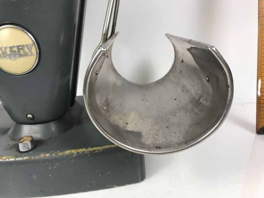 Vintage British Scale By W. & T. Avery Ltd Birmingham, England [Photo 5]