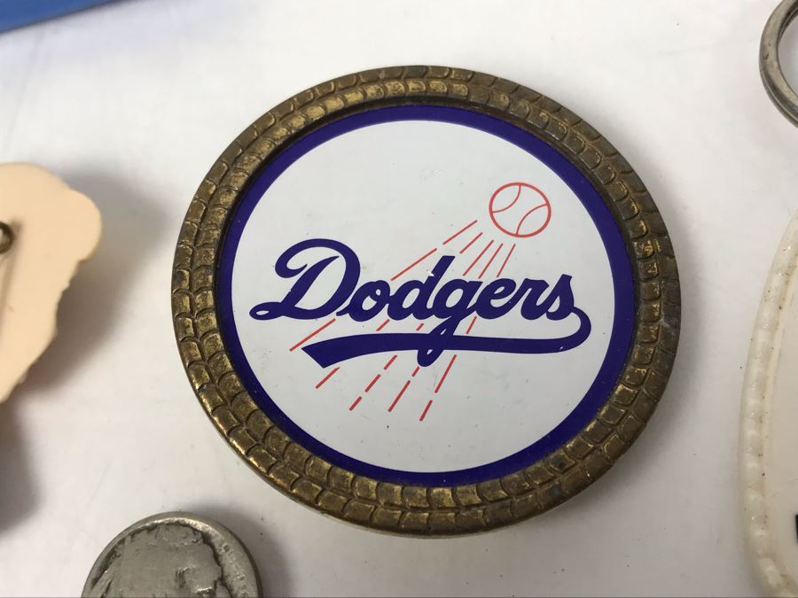 Collectibles Lot With Pins, Patches, Buttons, Keychains: Sit On It Fonzie Button, Word From Microsoft, Dodgers Belt Buckle And Keychain, Brownie Brooch, Vintage Computer Automation Medal, Pan Am Button And More - See Photos [Photo 14]