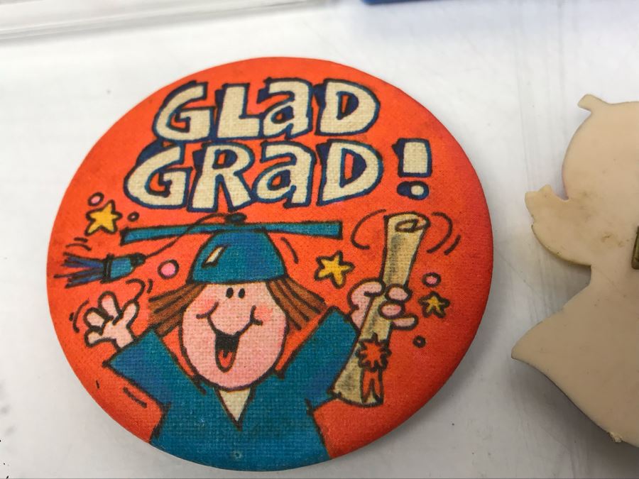 Collectibles Lot With Pins, Patches, Buttons, Keychains: Sit On It Fonzie Button, Word From Microsoft, Dodgers Belt Buckle And Keychain, Brownie Brooch, Vintage Computer Automation Medal, Pan Am Button And More - See Photos [Photo 13]