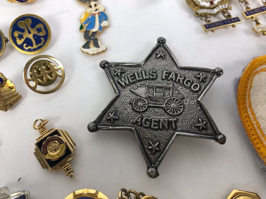 Collectibles Lot With Pins, Patches, Keychains, Bracelet Includes Airline Wings, Marilyn Monroe Brooch, Webelos, Girl Scouts, Trojans Football Brooch, USN, Snow White, Wells Fargo - See Photos [Photo 11]