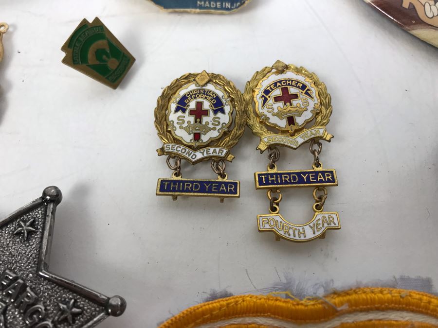 Collectibles Lot With Pins, Patches, Keychains, Bracelet Includes Airline Wings, Marilyn Monroe Brooch, Webelos, Girl Scouts, Trojans Football Brooch, USN, Snow White, Wells Fargo - See Photos [Photo 9]