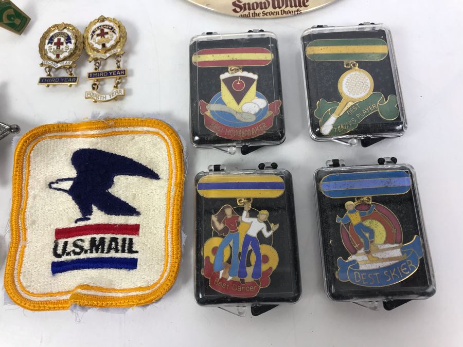 Collectibles Lot With Pins, Patches, Keychains, Bracelet Includes Airline Wings, Marilyn Monroe Brooch, Webelos, Girl Scouts, Trojans Football Brooch, USN, Snow White, Wells Fargo - See Photos [Photo 10]