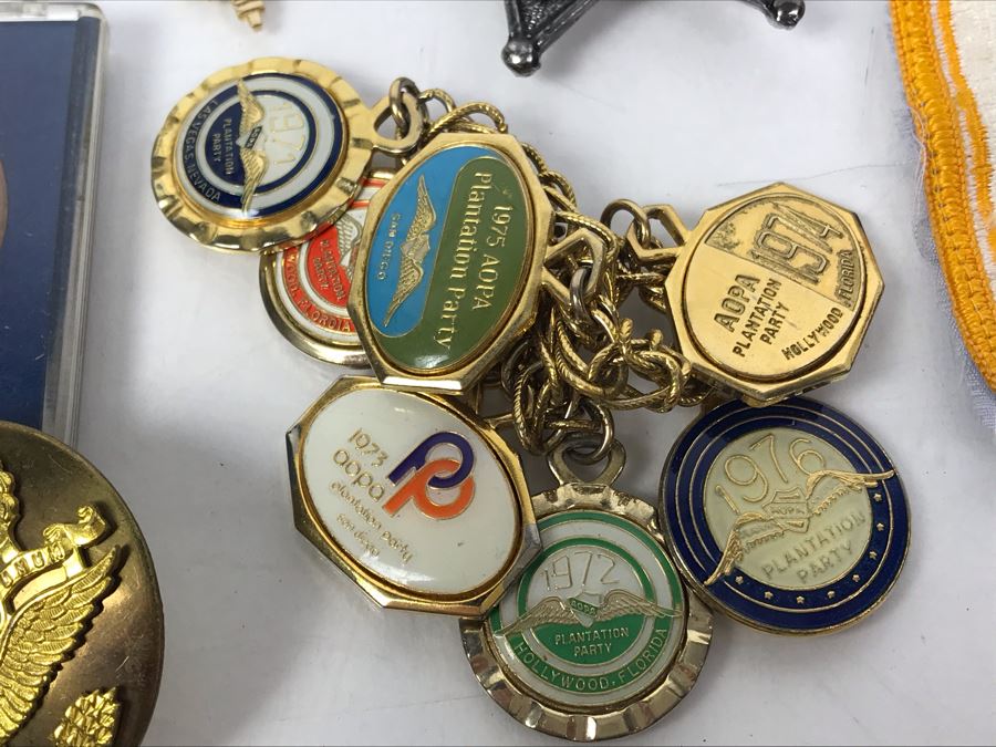 Collectibles Lot With Pins, Patches, Keychains, Bracelet Includes Airline Wings, Marilyn Monroe Brooch, Webelos, Girl Scouts, Trojans Football Brooch, USN, Snow White, Wells Fargo - See Photos [Photo 16]